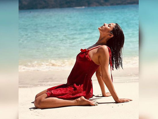 Sizzling Beach Clicks Of Shehnaaz Gill In Red